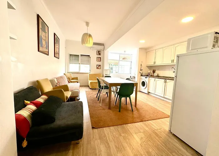 Almada Big Flat Next To Lisbon And Caparica Beach