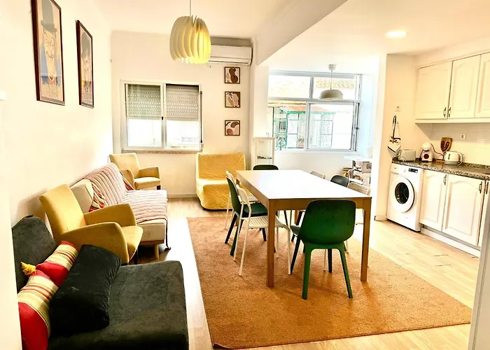 Almada Big Flat Next To Lisbon And Caparica Beach