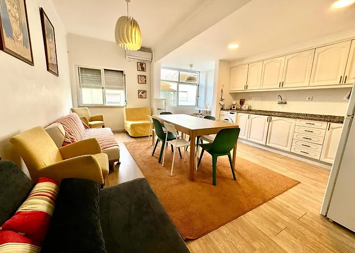 Almada Big Flat Next To Lisbon And Caparica Beach