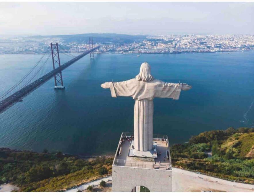 Big Flat Next To Lisbon And Caparica Apartment Almada