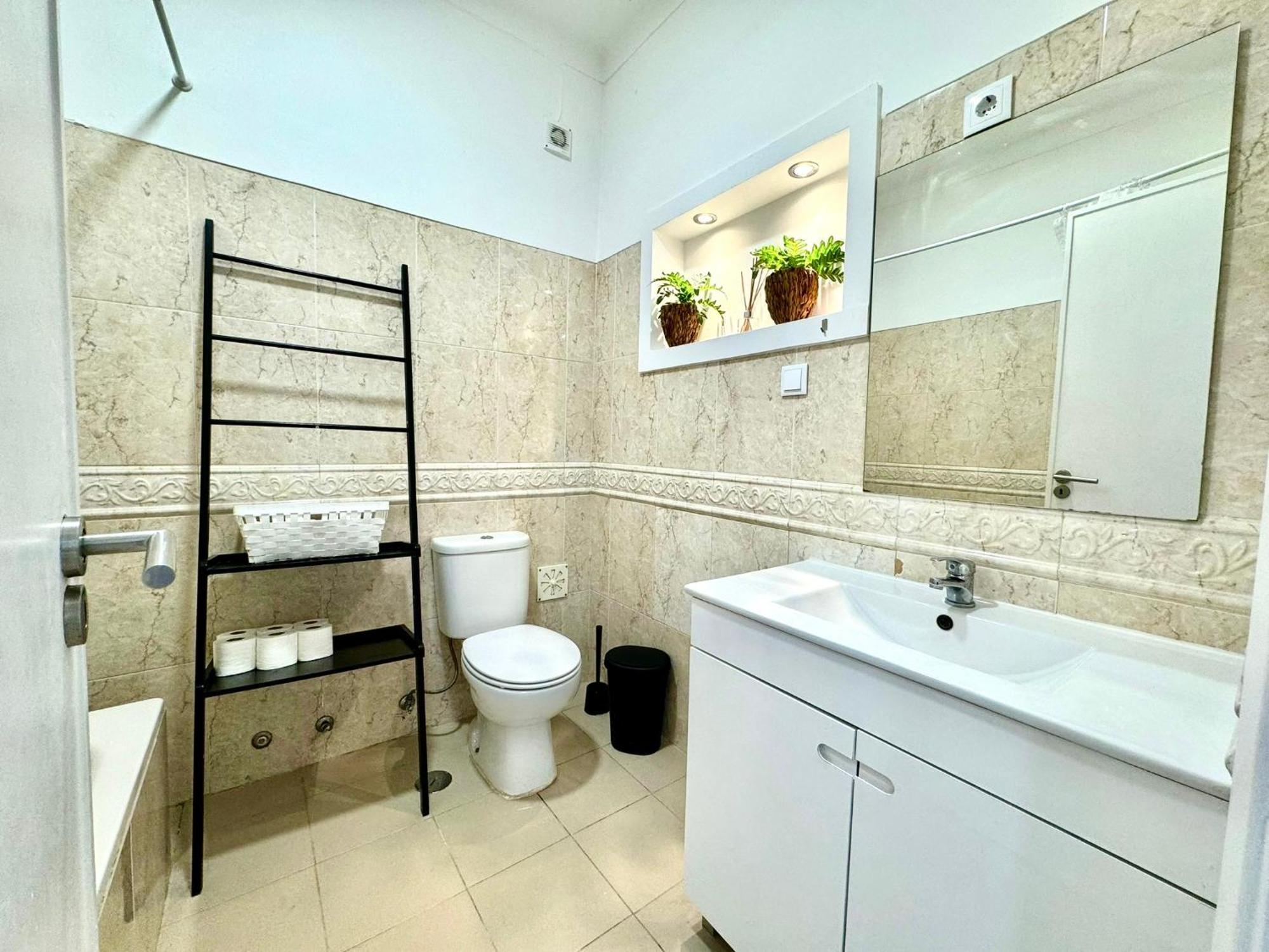 Big Flat Next To Lisbon And Caparica * Almada