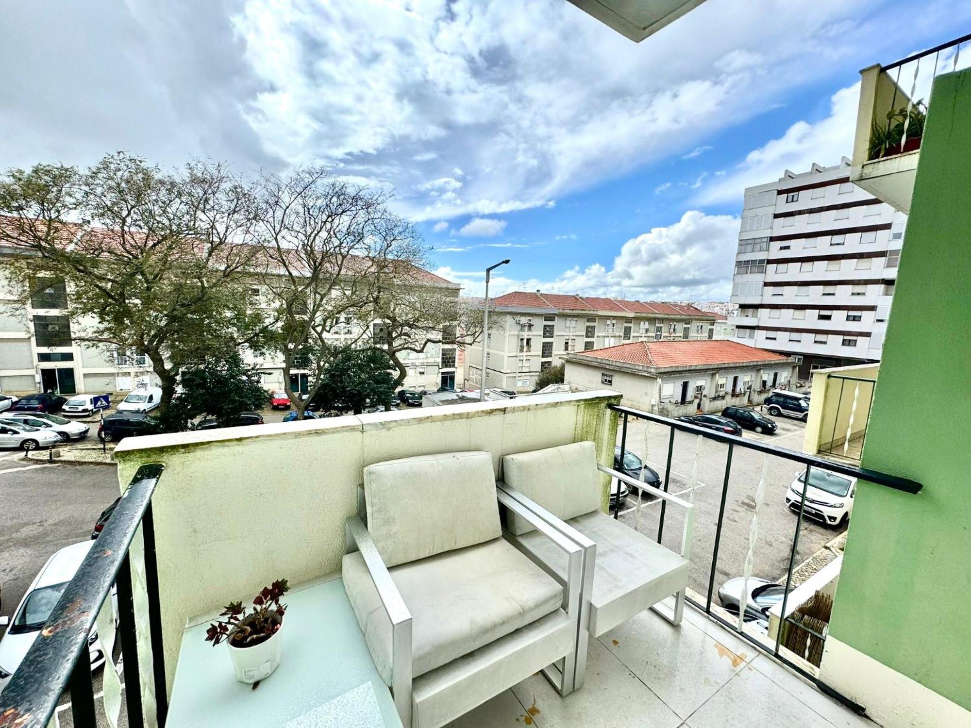 Apartment Big Flat Next To Lisbon And Caparica Almada